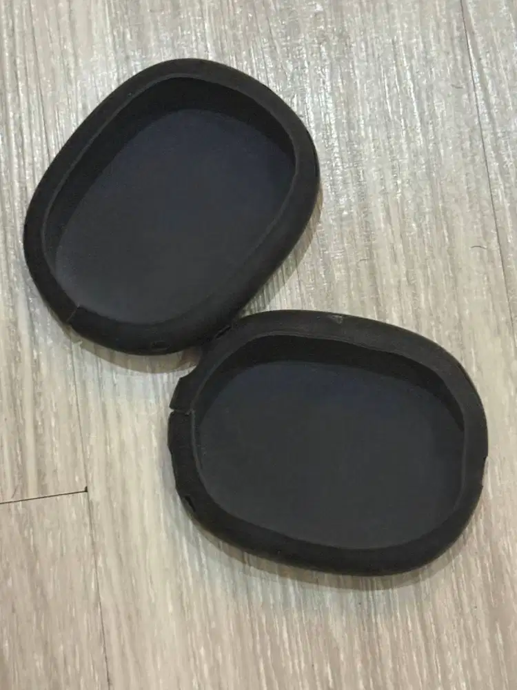 Case airpods max hitam