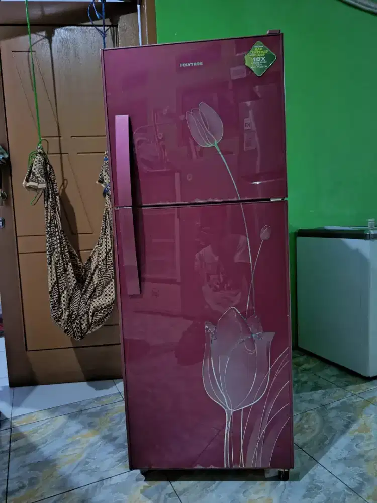 Kulkas 2 pintu POLYTRON