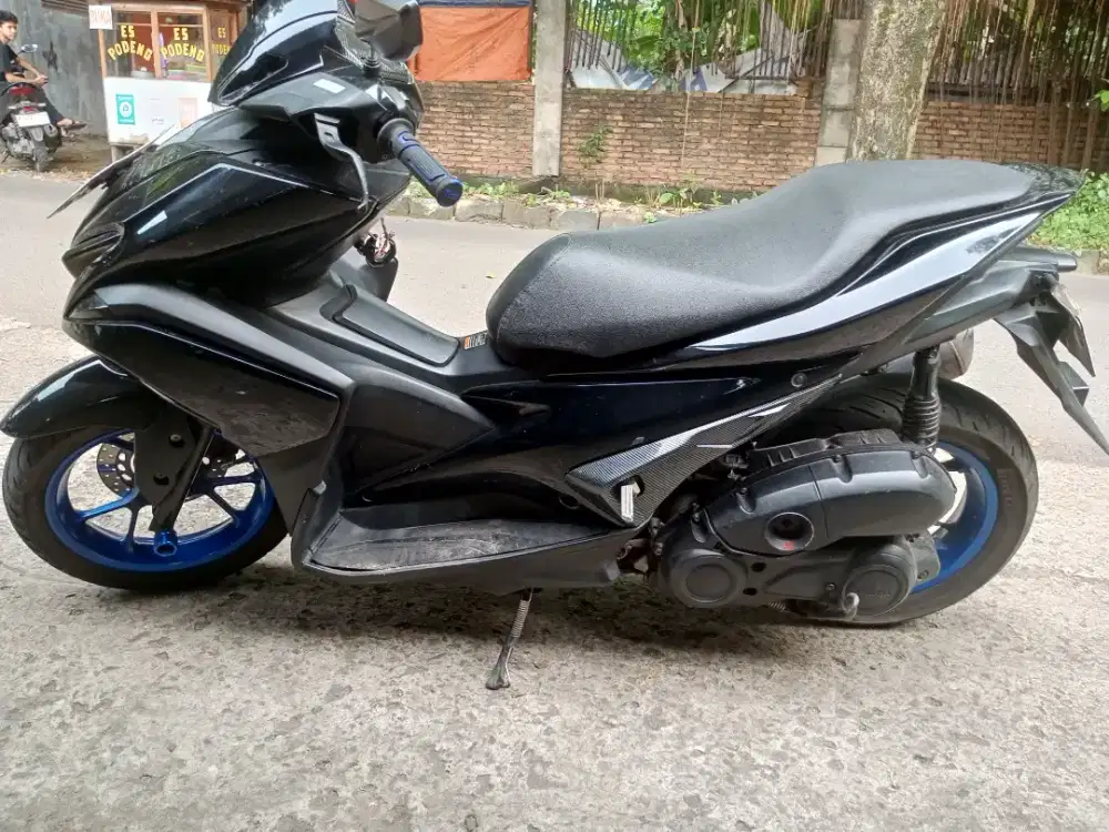 Aerox 2018 hitam