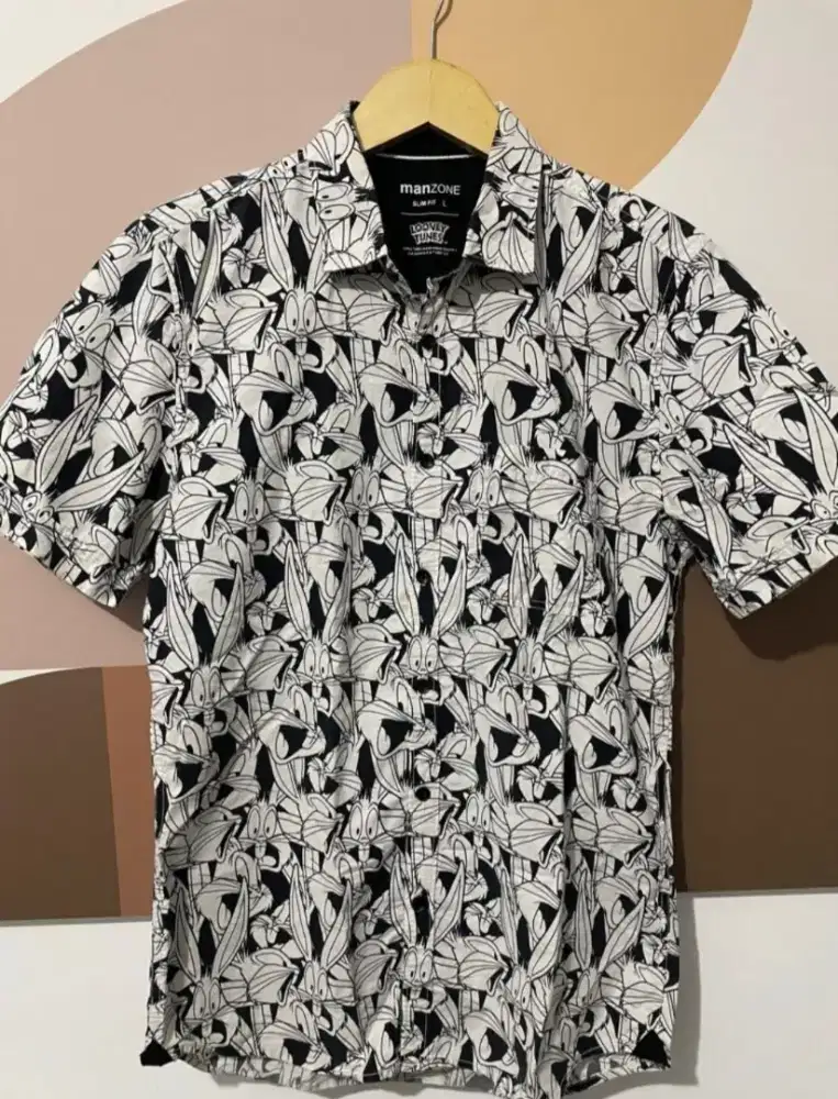 Kemeja Manzone x Looney Tunes