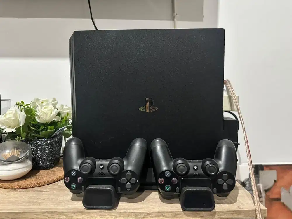 PS 4 Pro 1TB plus bonus
