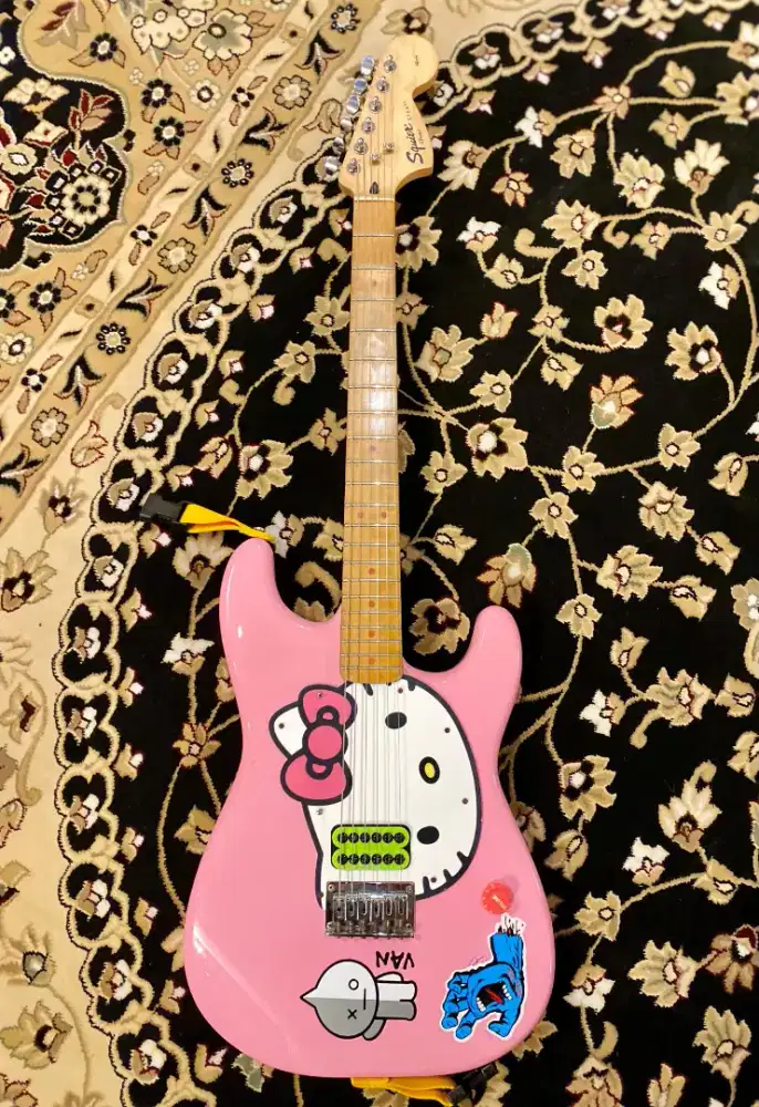 Squier Hello Kitty Stratocaster Electric Guitar Pink, 2009