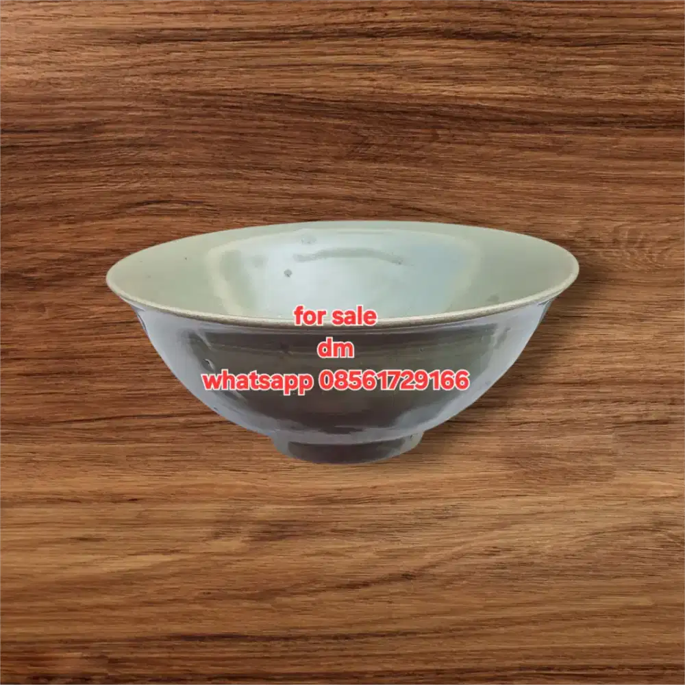 Sebuah mangkok saladon dinasty song/ yuan.