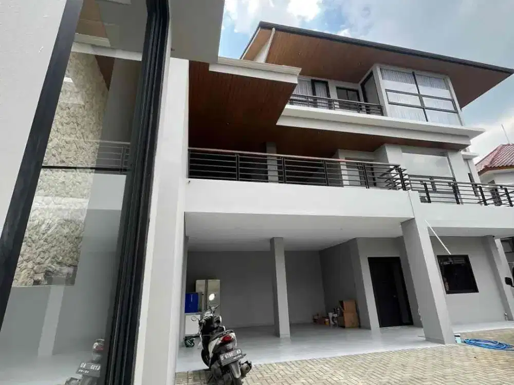 Dijual cepat 

Rumah Villa Mewah
100% brand new di Setiabudi Regency Semi Furnish