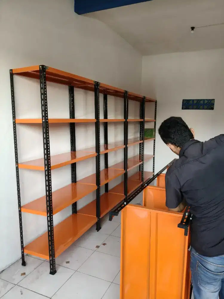 Rak besi siku lubang ramping