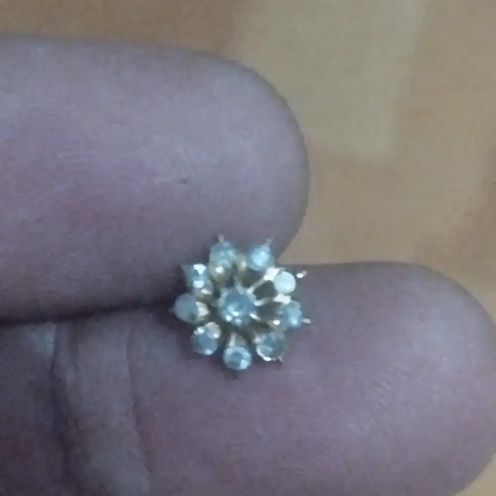 Berlian ikat emas, peninggalan nenek