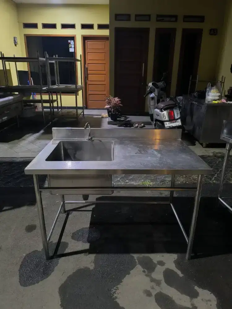 Sink 1 lubang sayap kanan
Uk 125×75×85 
Diameter Lubang 50×50×30