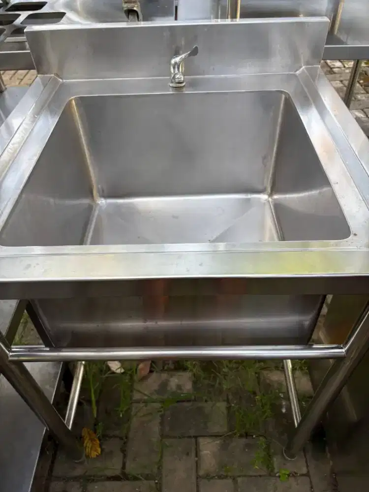 sink 1 lubang 
ukuran 70x70x85
ukuran lubang 50x50x30
harga 2,2jt