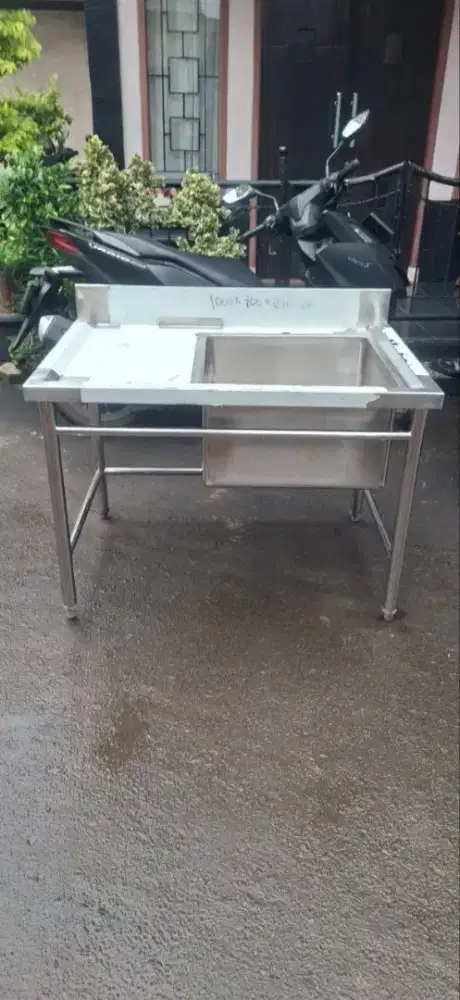 Sink 1 Lubang Sayap
Ukuran 100x70x75
Lubangnya 50x50x30

Harga 2,6jt