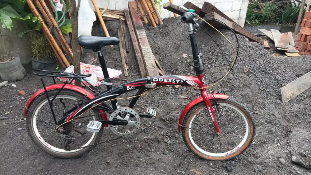 Sepeda lipat odessy siap gowes santai