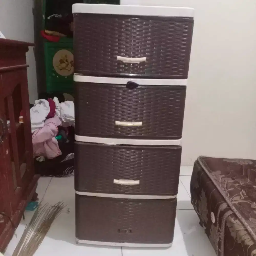 Lemari plastik masih bagus