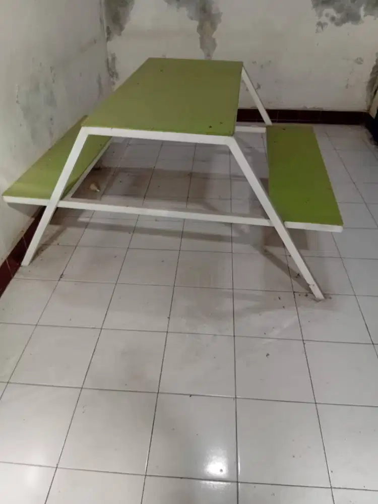 DIJUAL BORONGAN 750 RB Seoeda Lipat Dan Meja Besi Kondisi Bagus