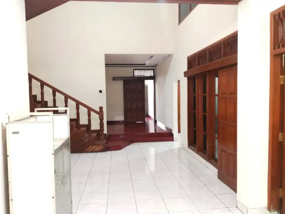 Jual Murah Rumah Besar Potensi Kost Kostan