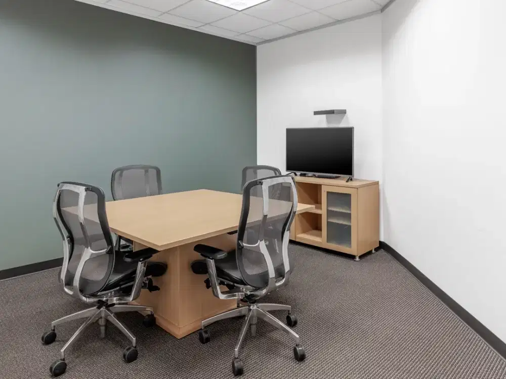 Regus - AIA Central (Kantor Pribadi 4 orang)