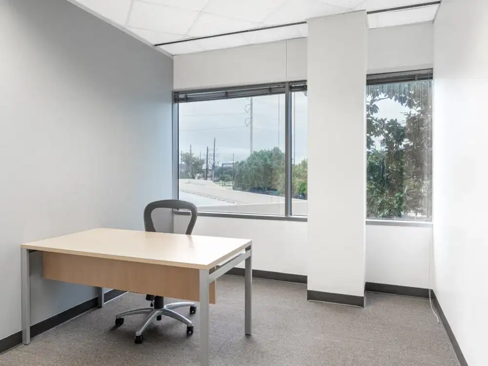 Regus - GKM Green Tower (Kantor Pribadi 1 orang)