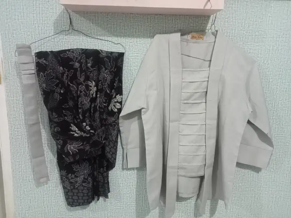 Kebaya Set Rok Lilit