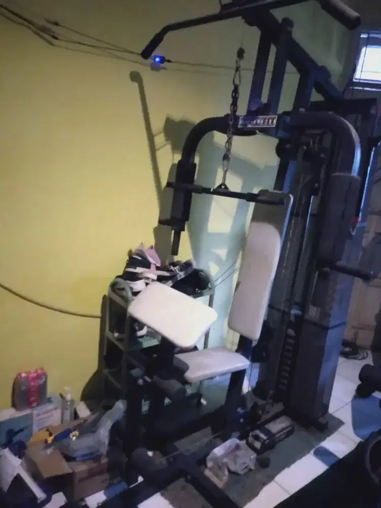 Alat gym bekas jarang dipakai