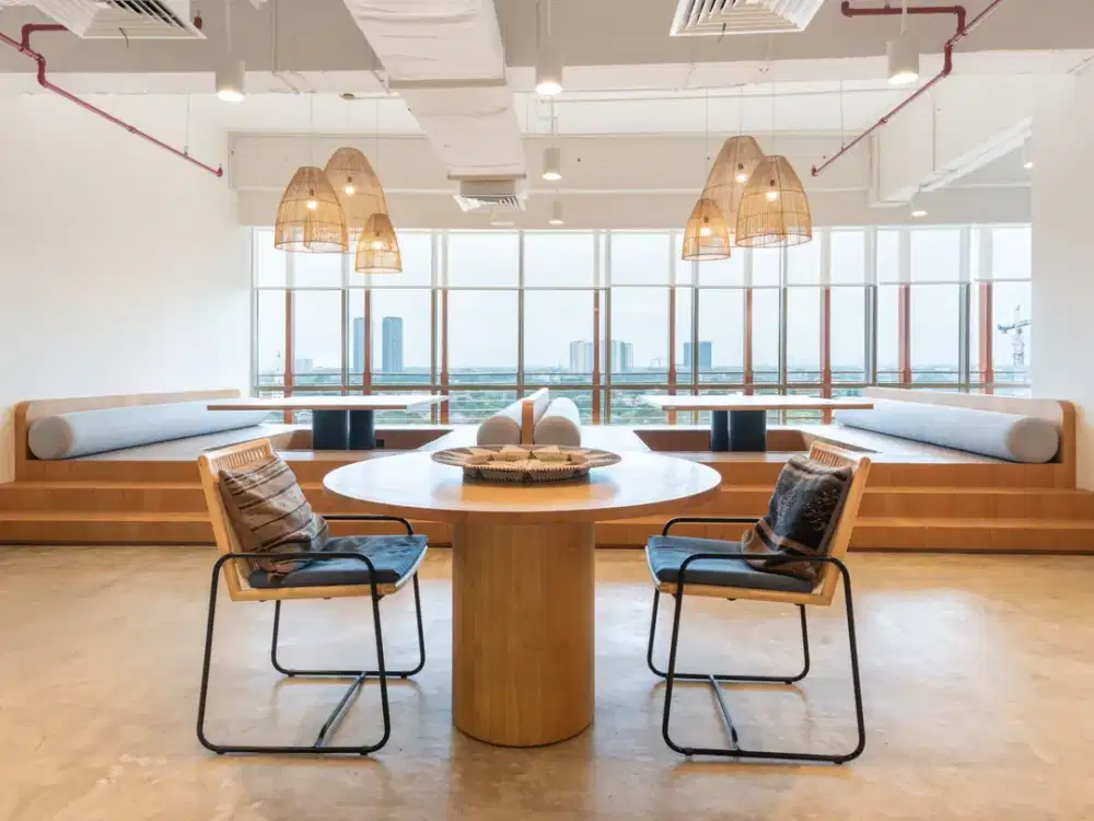 Regus - Jakarta South Quarter (Kantor Pribadi 4 orang)