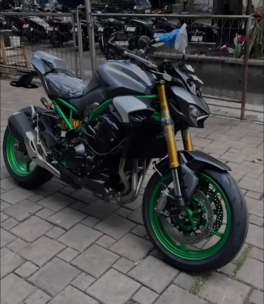 Kawasaki Z900 SE 2025