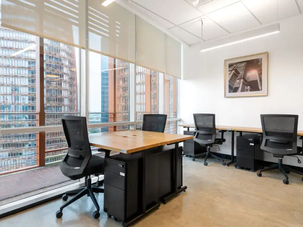 Regus - Jakarta South Quarter (Kantor Pribadi 3 orang)