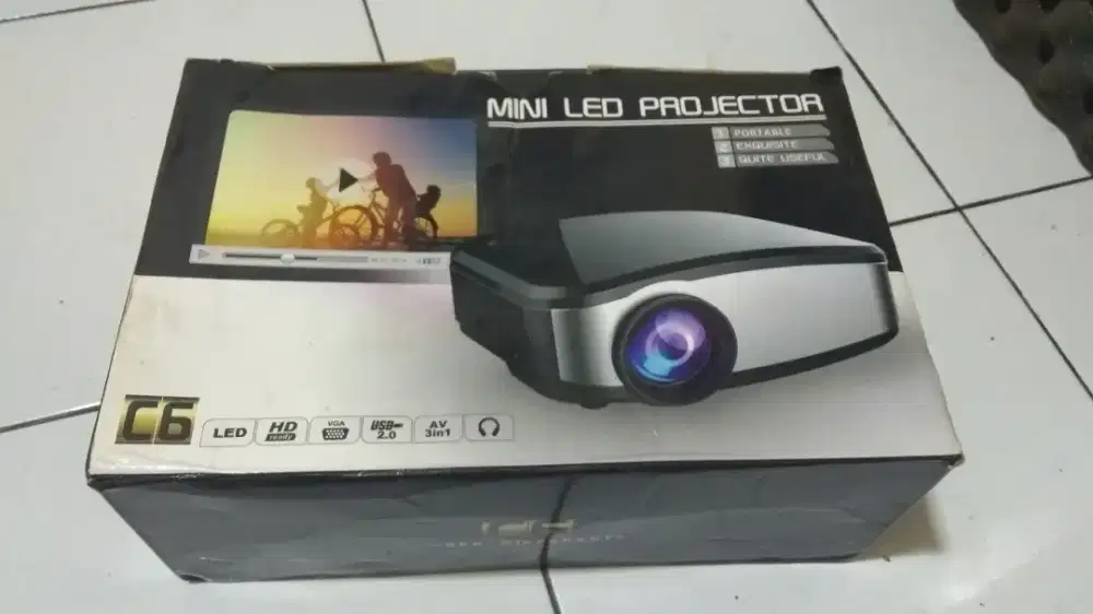 Proyektor Cheerlux C6