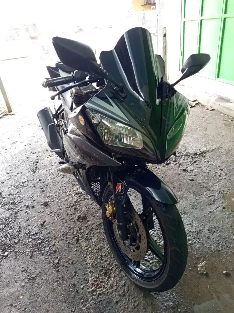 Yamaha R15 Hitam favorit