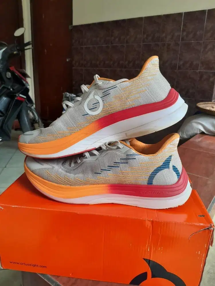 Sepatu Lari Preloved Ortuseight Hypersonic 1.2