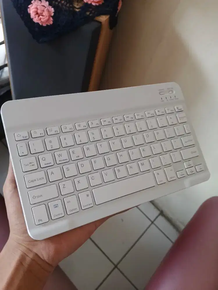 Keyboard bluetooth