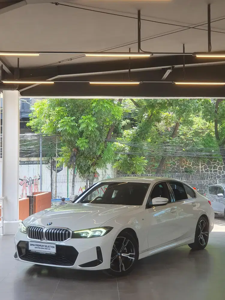 BMW 320i 2023 Bensin