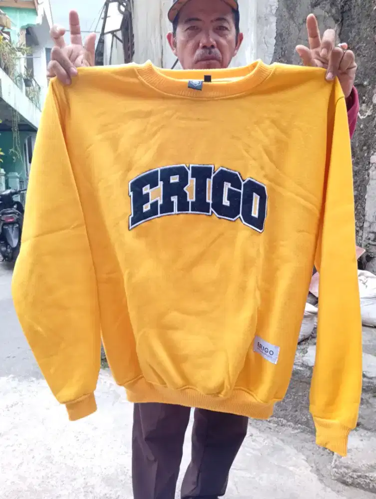 Sweater erigo kondisi baru lama di simpan aja