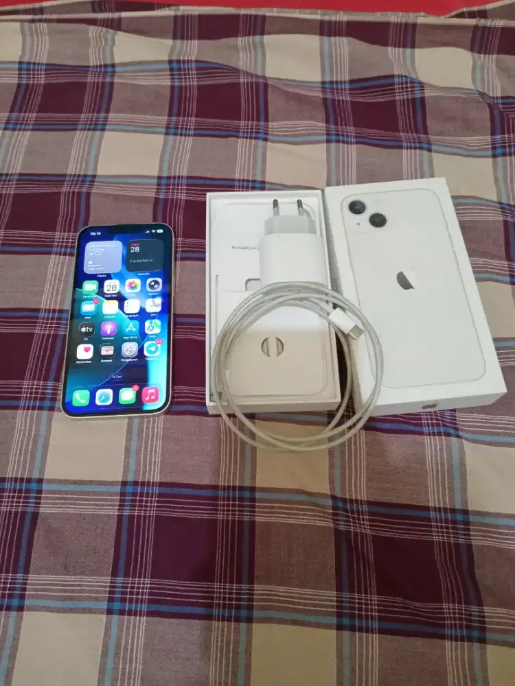 I phone 13 starlight