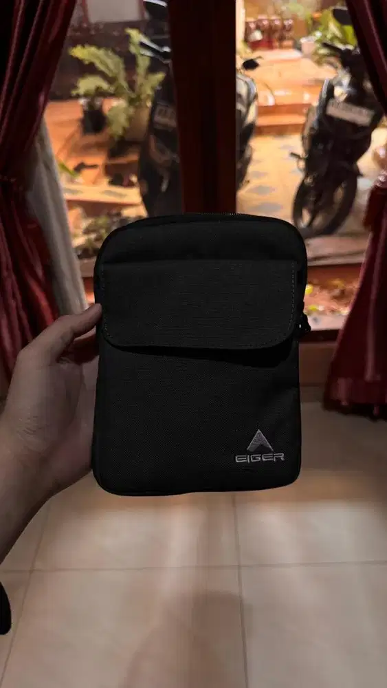 tas selempang eiger