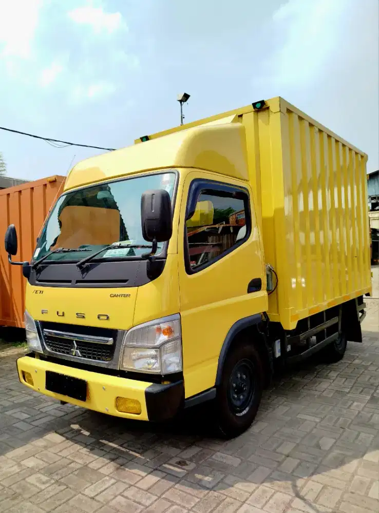 MITSUBISHI COLT DIESEL CANTER 4 BAN BOX KONDISI ISTIMEWA SEPERTI BARU