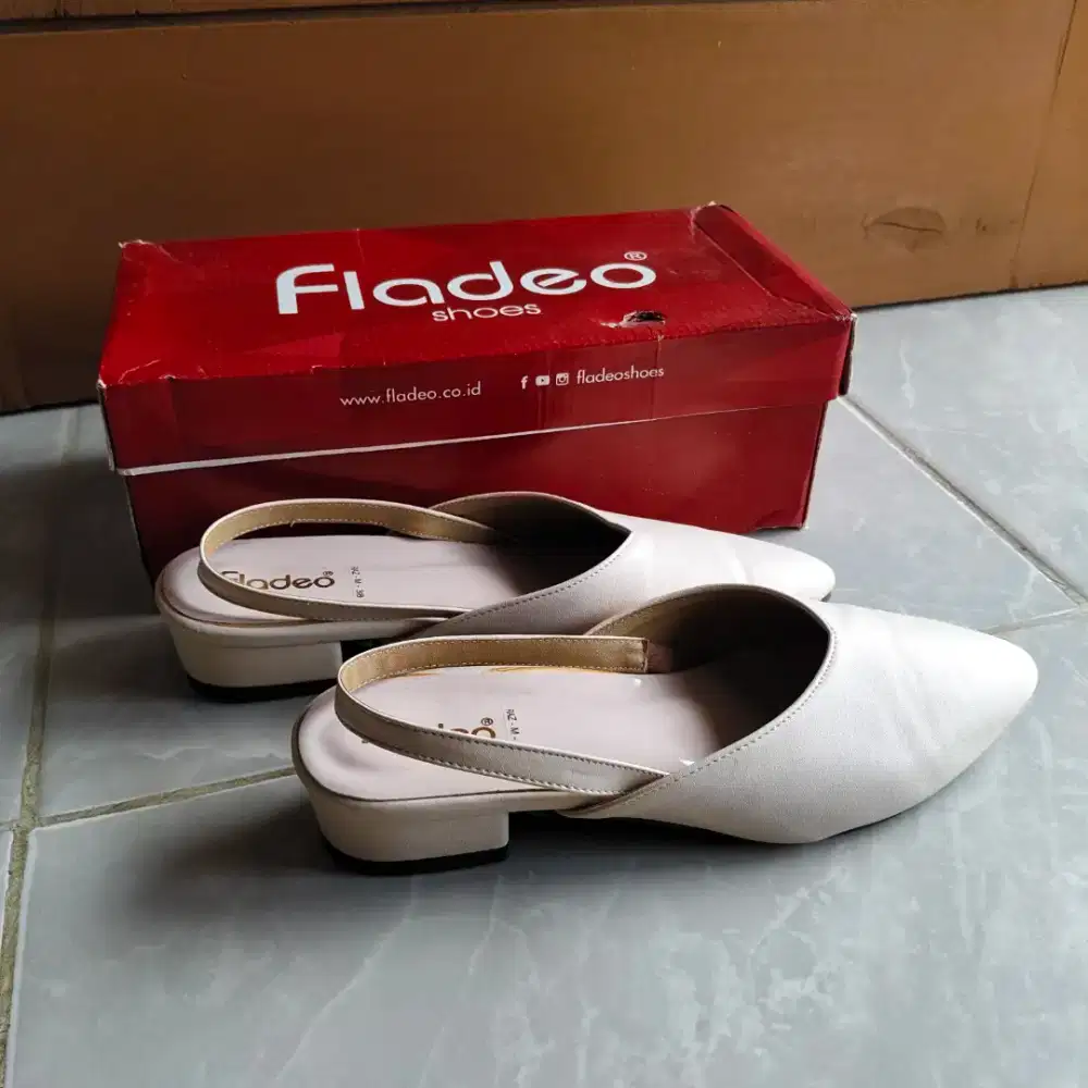 Sepatu sandal wanita Fladeo