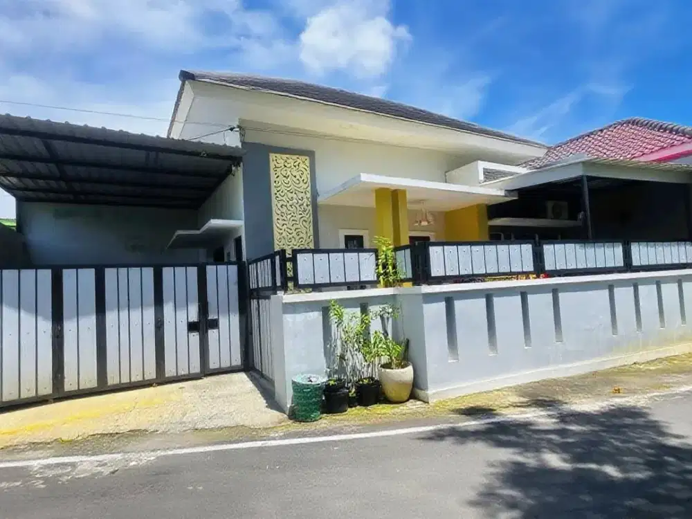 rumah posisi hoek tengah kampung strategis dekat jalan raya di colomadu