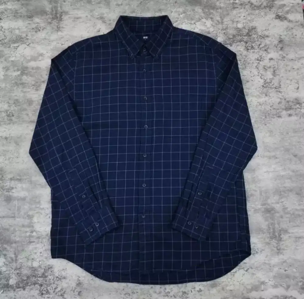 Kemeja Uniqlo Navy Size L Like New