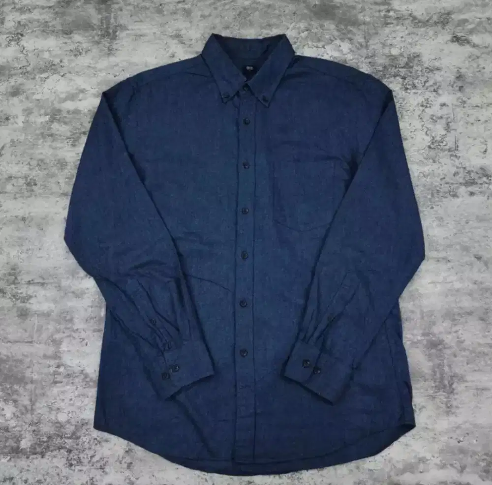 Kemeja Uniqlo Navy Size L Like New