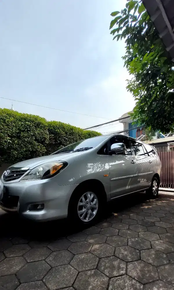 Kijang Innova 2010, V matic, bensin