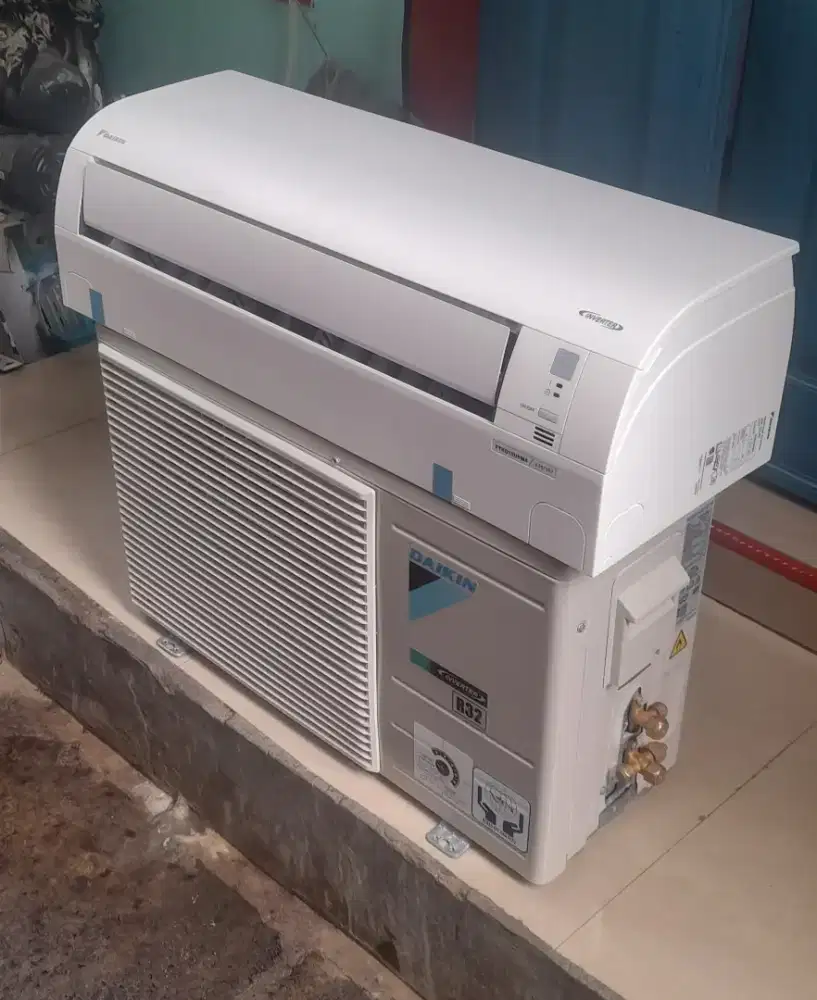 Jual ac daikin thailand inverter 1/2 pk R32 terbaru 4 bln pakek mulus