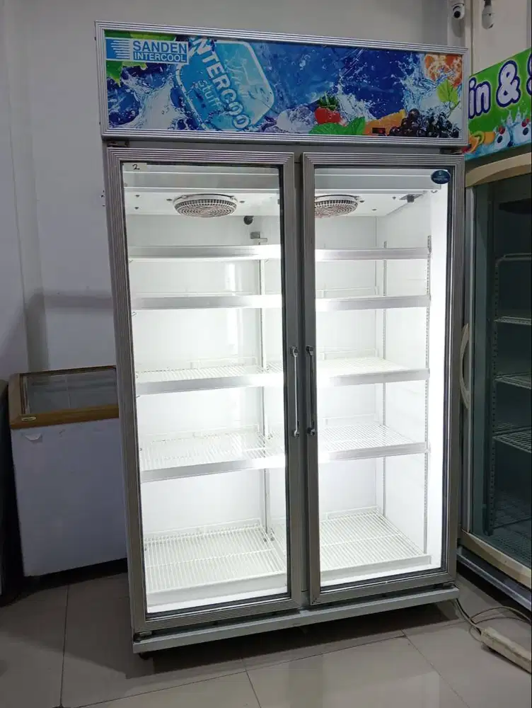 Showcase bekas chiller pendingin minuman merk Sanden intercool 1000L