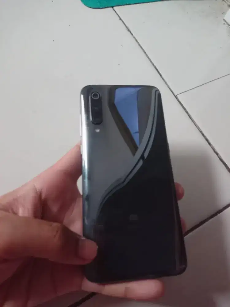 Dijual Xiaomi mi 9 8/128 snapdragon 855 mulus