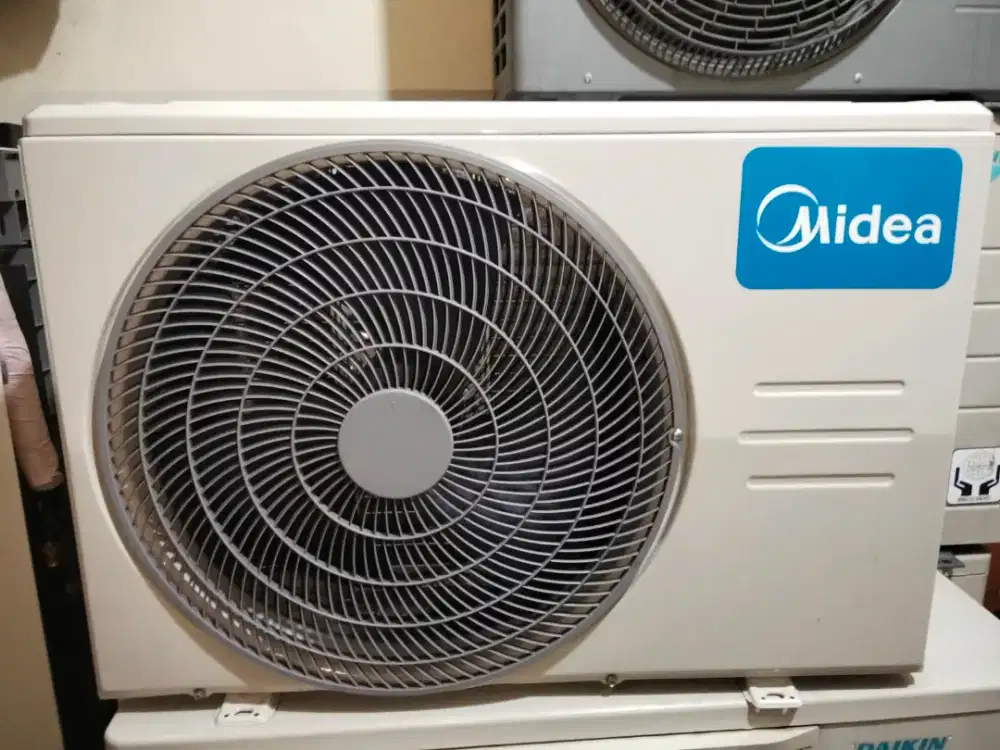 Outdor ac setengah pk midea mulus ori