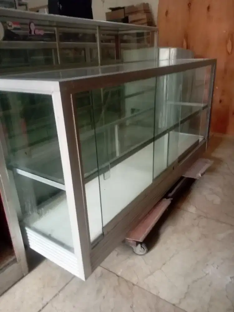 Etalase warung makan