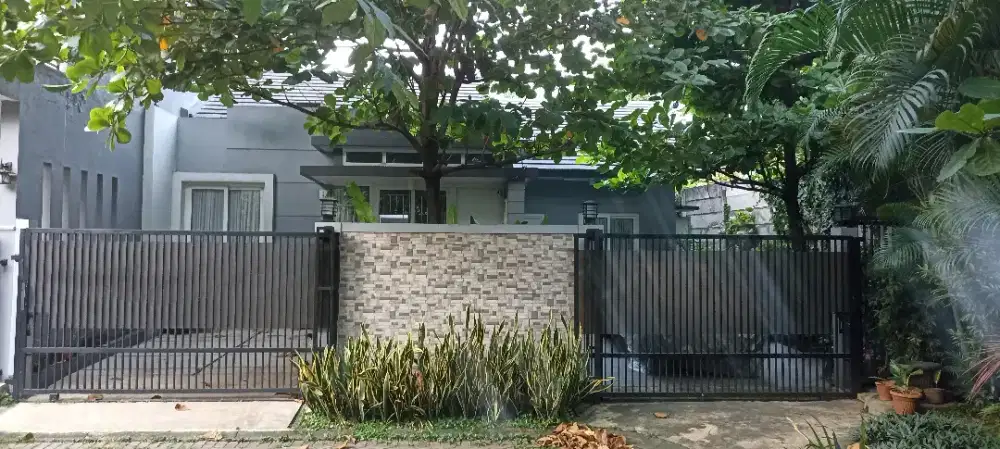 Dijual Rumah Cibubur Country,Posisi pojok, luas, asri, dan siap huni.