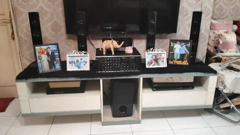 Dijual Meja TV Kondisi Terawat