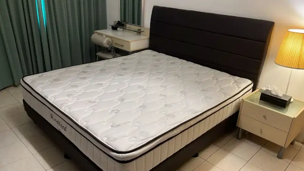 Dijual springbed  latex 3cm AIRLAND 1 set kasur like new putih 180x200