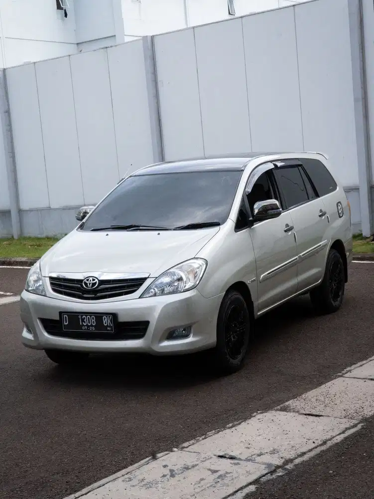 Toyota Kijang Innova 2011 Bensin