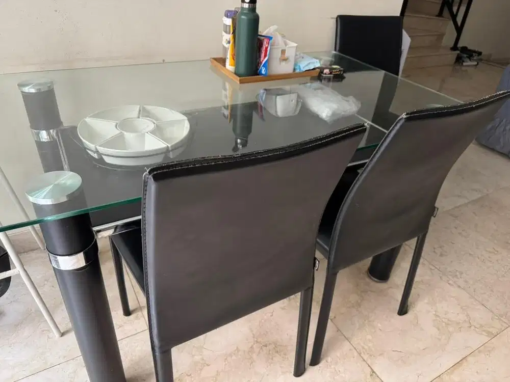 dijual murah Meja makan informa dengan 4 kursi