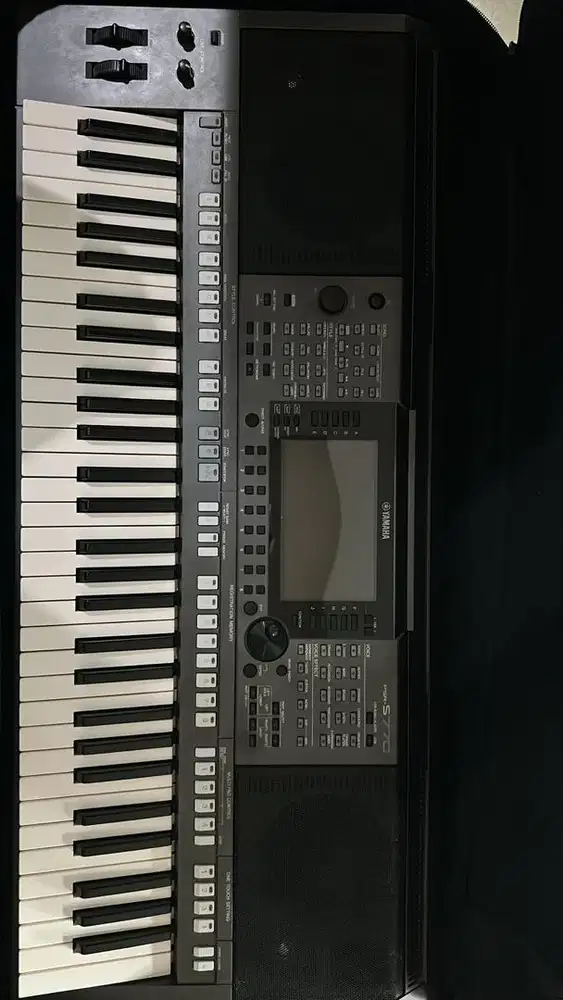 YAMAHA PSR S 770