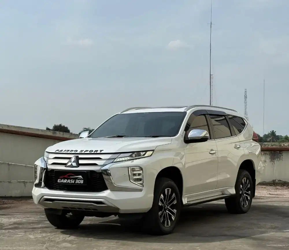 Mitsubishi Pajero Sport Dakar 4x2 AT Tahun 2022 Warna Putih KM 39rb